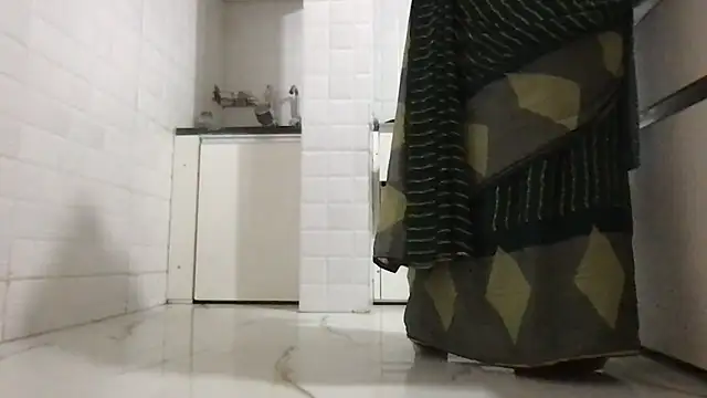 Riyasingh9 online show from November 18, 4:17 am