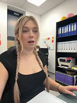 CherryAuroraa online show from December 5, 8:22 pm