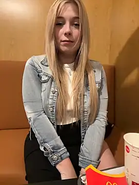 CherryAuroraa online show from February 5, 8:25 pm