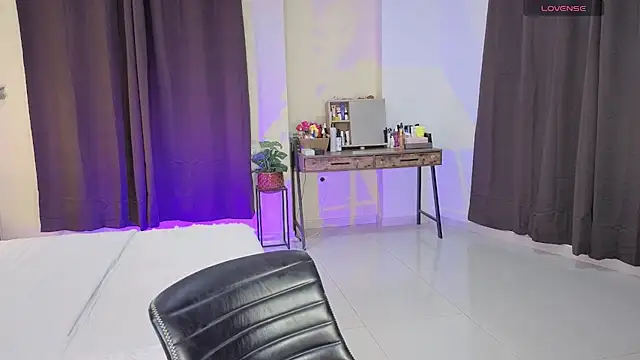 Snapshot of AmelieAxie chatting on July 15, 3:01 am AmelieAxie online show from July 15, 3:01 am