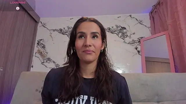 Annaross2 online show from June 1, 1:02 pm