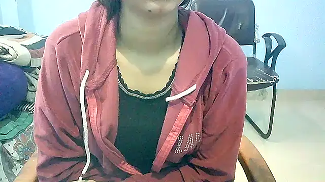 Snapshot of lovelydesi21 chatting on December 2, 8:41 am lovelydesi21 online show from December 2, 8:41 am