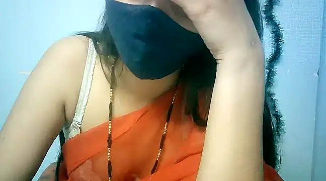 Snapshot of lovelydesi21 chatting on December 22, 4:17 pm lovelydesi21 online show from December 22, 4:17 pm