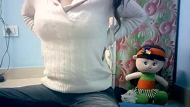 Snapshot of lovelydesi21 chatting on January 19, 4:04 pm lovelydesi21 online show from January 19, 4:04 pm