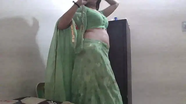 lovelydesi21 online show from January 7, 5:04 pm