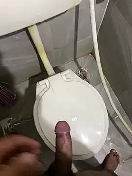 Snapshot of Rahuldhe22 chatting on December 18, 8:03 pm Rahuldhe22 online show from December 18, 8:03 pm