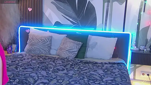 Snapshot of RubyValen chatting on February 20, 1:03 am RubyValen online show from February 20, 1:03 am