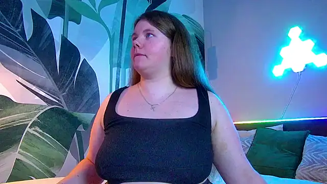 Snapshot of RubyValen chatting on October 20, 1:17 am RubyValen online show from October 20, 1:17 am