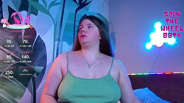 Snapshot of RubyValen chatting on January 17, 1:32 am RubyValen online show from January 17, 1:32 am