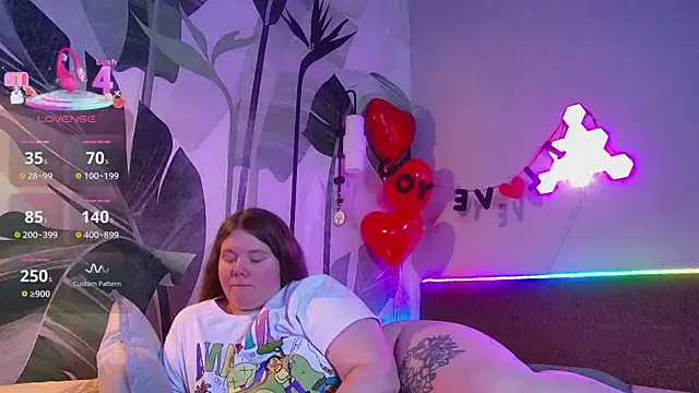 Snapshot of RubyValen chatting on February 17, 1:35 am RubyValen online show from February 17, 1:35 am