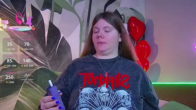 Snapshot of RubyValen chatting on March 2, 1:30 am RubyValen online show from March 2, 1:30 am