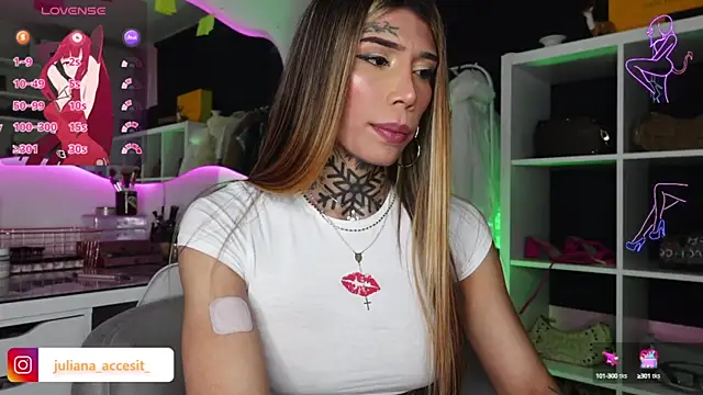 caroline cossei online show from January 15, 8:37 pm