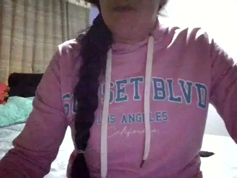 Snapshot of RAYA_1 chatting on December 18, 11:51 pm RAYA 1 online show from December 18, 11:51 pm