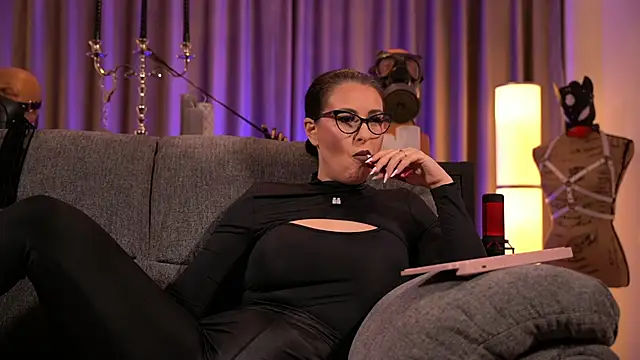 kelly kent online show from December 7, 1:14 am