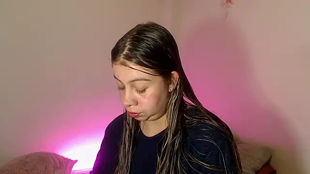 Snapshot of SweetSofty chatting on January 12, 10:43 pm SweetSofty online show from January 12, 10:43 pm