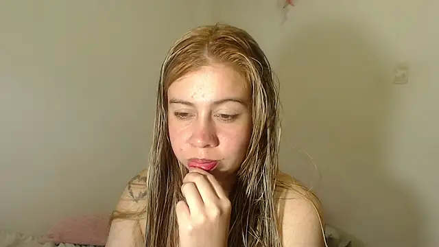 Snapshot of SweetSofty chatting on January 27, 10:27 pm SweetSofty online show from January 27, 10:27 pm
