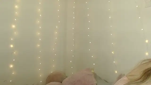Snapshot of SweetSofty chatting on October 5, 1:59 am SweetSofty online show from October 5, 1:59 am