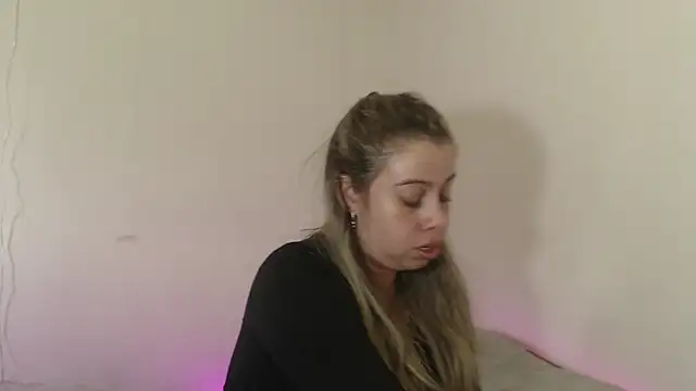 Snapshot of SweetSofty chatting on October 28, 9:50 pm SweetSofty online show from October 28, 9:50 pm