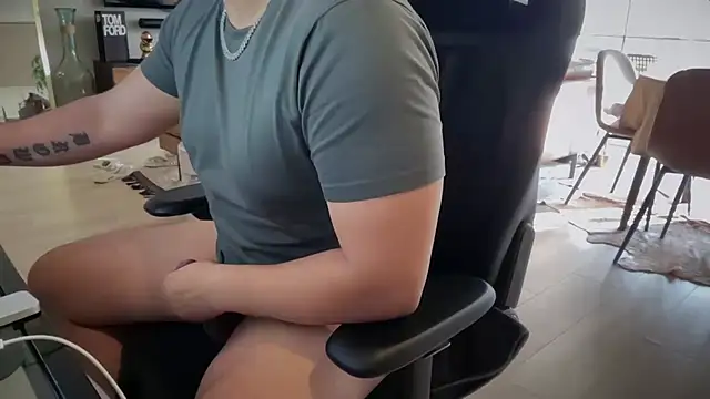 HungandThickLatin online show from February 23, 12:41 am