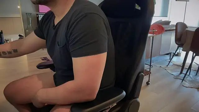 HungandThickLatin online show from March 2, 8:50 pm