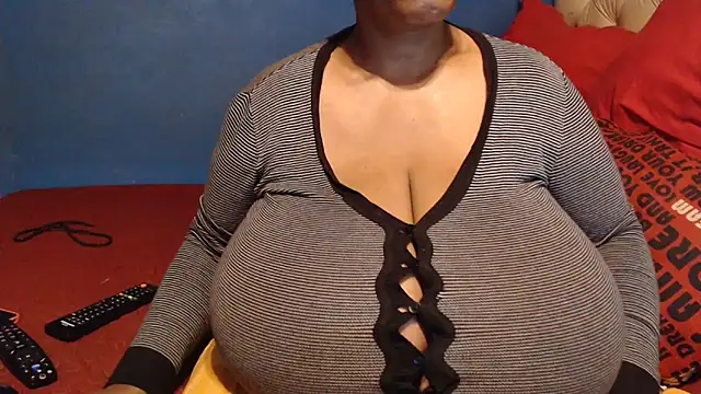 CUTEFIRMMELONSS online show from December 15, 6:23 pm