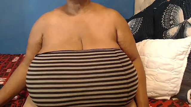 CUTEFIRMMELONSS online show from March 21, 9:25 am