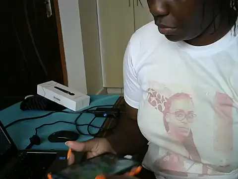 Snapshot of sexydarl chatting on January 6, 7:20 am sexydarl online show from January 6, 7:20 am