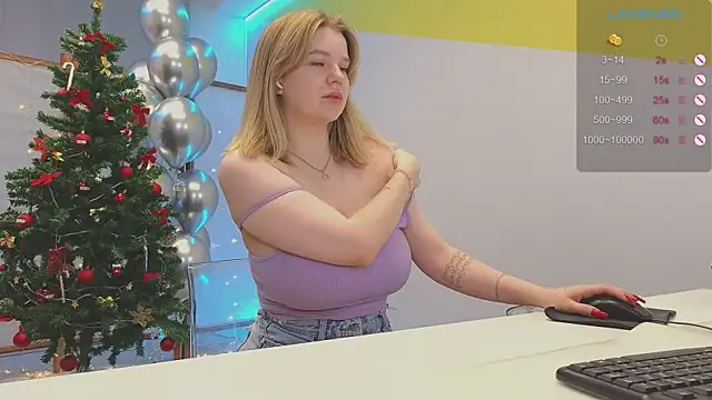 Snapshot of LovlyBambi chatting on December 29, 7:43 pm LovlyBambi online show from December 29, 7:43 pm