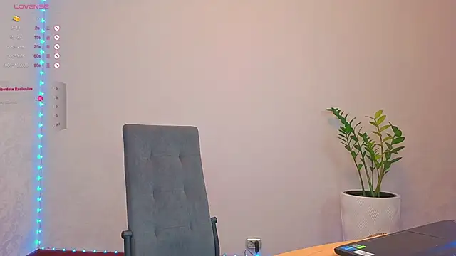 Snapshot of LovlyBambi chatting on September 19, 11:22 am LovlyBambi online show from September 19, 11:22 am