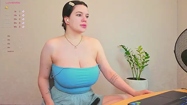 Snapshot of LovlyBambi chatting on September 23, 7:33 am LovlyBambi online show from September 23, 7:33 am