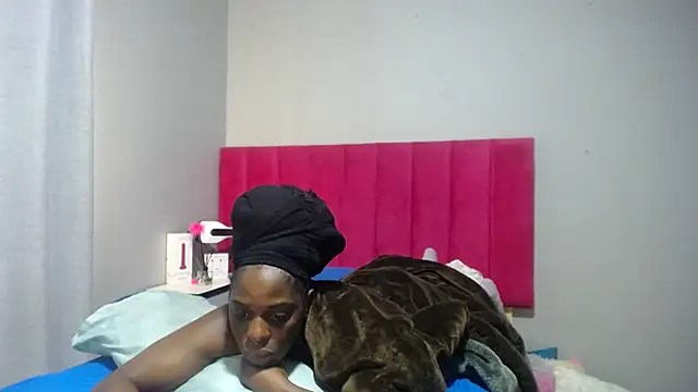 Shaniko89 online show from December 5, 5:49 am