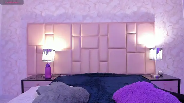 Snapshot of Darnellqueen chatting on December 14, 2:34 am Darnellqueen online show from December 14, 2:34 am