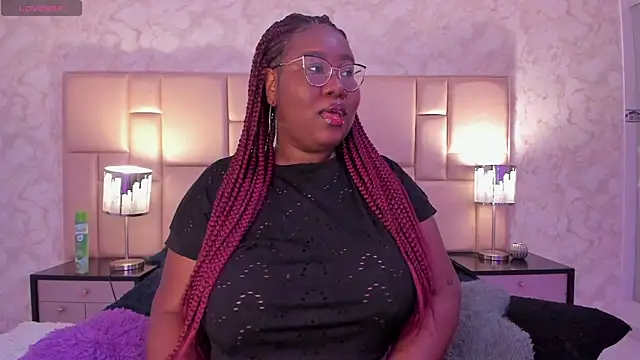 Snapshot of Darnellqueen chatting on January 8, 4:44 am Darnellqueen online show from January 8, 4:44 am