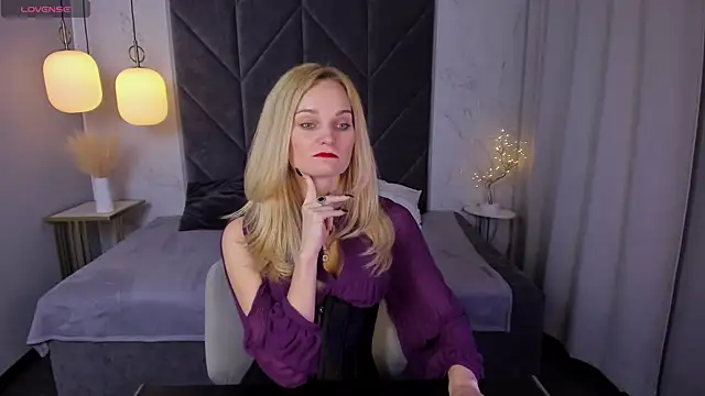 Snapshot of SaraSubtlety chatting on September 13, 1:22 pm SaraSubtlety online show from September 13, 1:22 pm