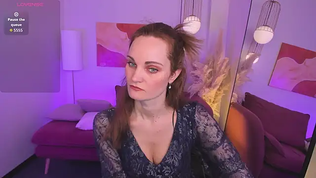 SaraSubtlety online show from April 1, 1:34 pm