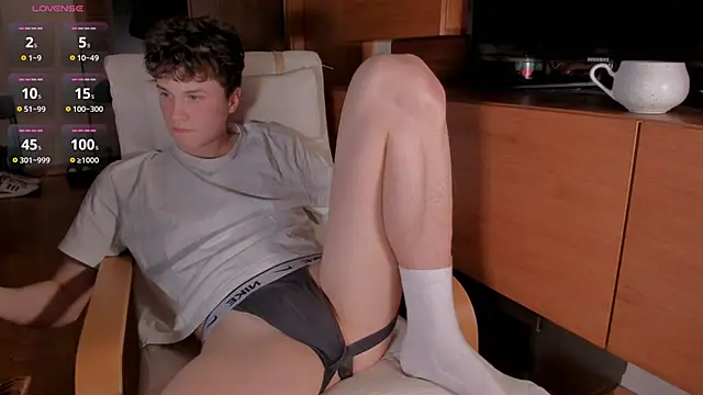 Snapshot of Rob_and_Ethan chatting on March 16, 10:53 pm Rob and Ethan online show from March 16, 10:53 pm