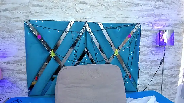 Snapshot of lara_murphy chatting on January 4, 5:05 pm lara murphy online show from January 4, 5:05 pm