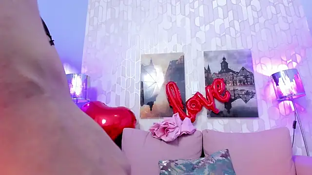 Snapshot of lara_murphy chatting on February 12, 7:35 pm lara murphy online show from February 12, 7:35 pm