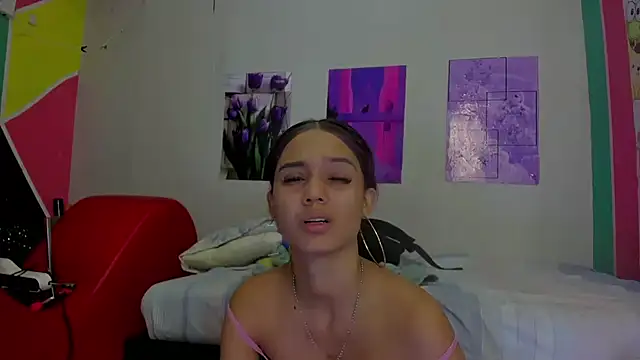 Snapshot of MarianaManzur chatting on February 2, 2:02 pm MarianaManzur online show from February 2, 2:02 pm