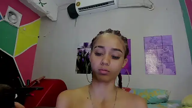 Snapshot of MarianaManzur chatting on February 9, 3:56 pm MarianaManzur online show from February 9, 3:56 pm