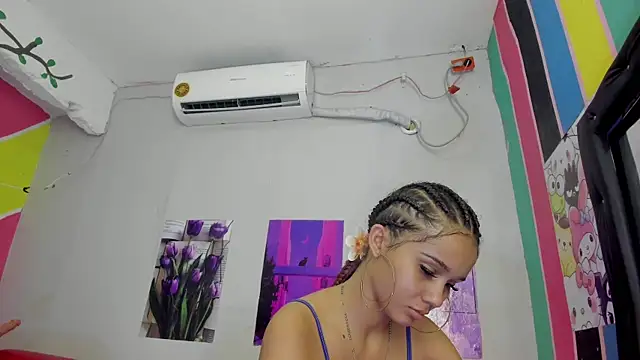 Snapshot of MarianaManzur chatting on March 10, 1:32 pm MarianaManzur online show from March 10, 1:32 pm