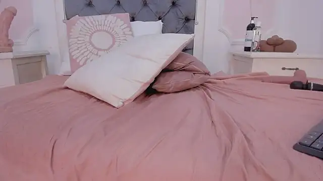 Snapshot of Valentina_Ross_ chatting on January 5, 5:27 pm Valentina Ross online show from January 5, 5:27 pm