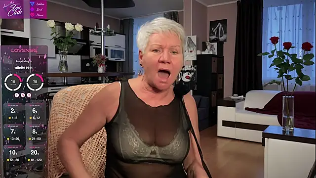 Snapshot of roxana_brooks chatting on February 2, 2:02 pm roxana brooks online show from February 2, 2:02 pm