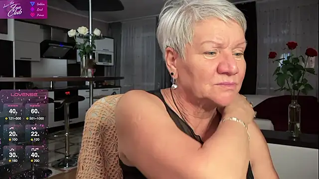 Snapshot of roxana_brooks chatting on February 4, 5:55 pm roxana brooks online show from February 4, 5:55 pm