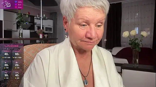 Snapshot of roxana_brooks chatting on February 5, 9:18 pm roxana brooks online show from February 5, 9:18 pm