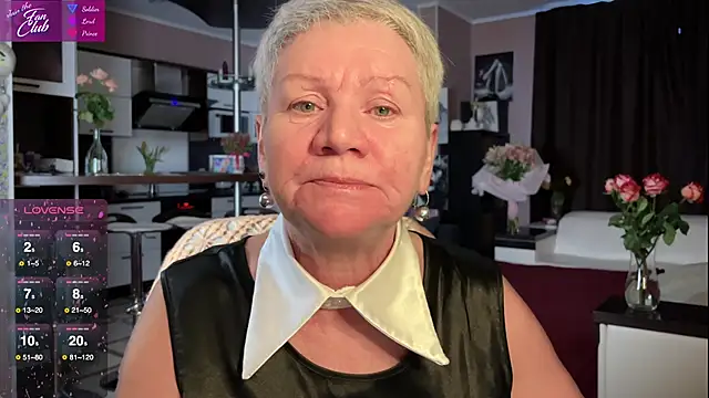 Snapshot of roxana_brooks chatting on February 20, 2:24 pm roxana brooks online show from February 20, 2:24 pm