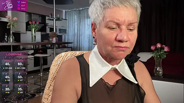 Snapshot of roxana_brooks chatting on February 25, 2:11 pm roxana brooks online show from February 25, 2:11 pm