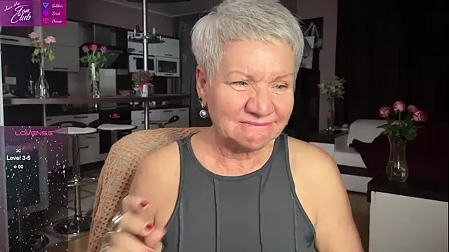 Snapshot of roxana_brooks chatting on February 25, 8:19 pm roxana brooks online show from February 25, 8:19 pm