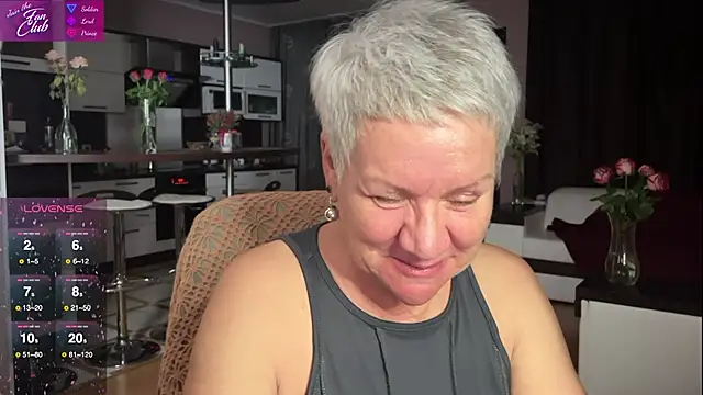 Snapshot of roxana_brooks chatting on February 26, 2:46 pm roxana brooks online show from February 26, 2:46 pm