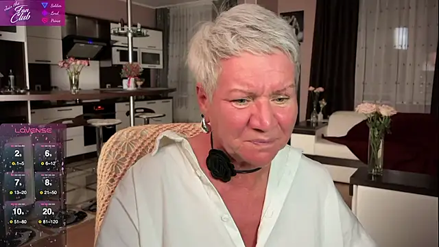 Snapshot of roxana_brooks chatting on March 6, 7:43 pm roxana brooks online show from March 6, 7:43 pm